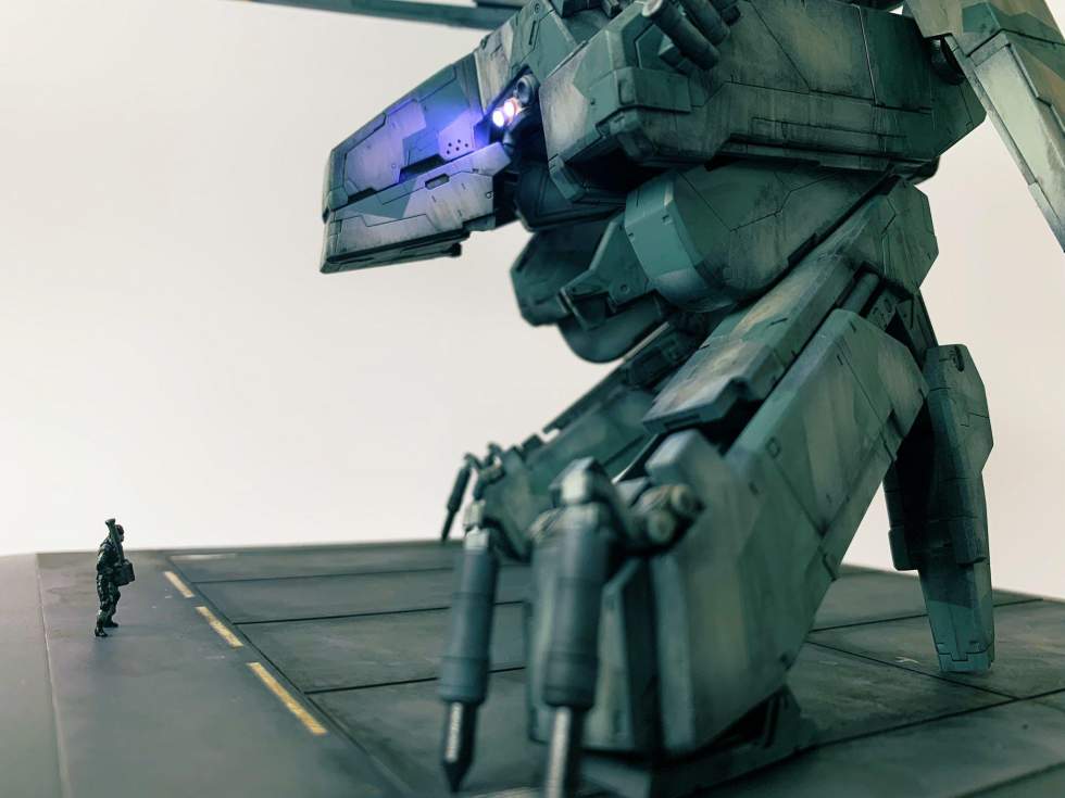 Фото: Фигурки Metal Gear REX и крошечный Снейк из Metal Gear Solid