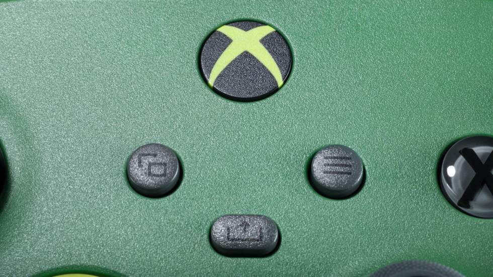 Microsoft анонсировала геймпад Xbox частично созданный из вторсырья