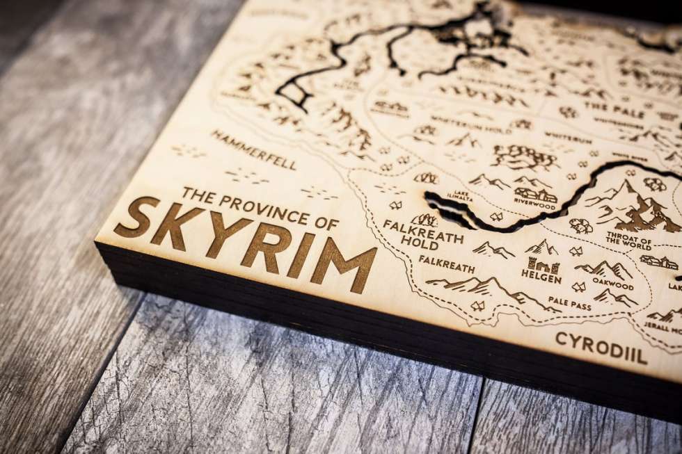 Взгляните на деревянную карту ручной работы из TES V: Skyrim