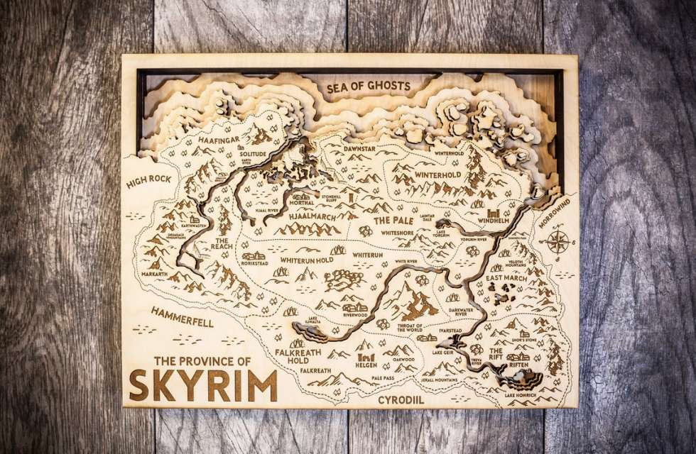 Взгляните на деревянную карту ручной работы из TES V: Skyrim
