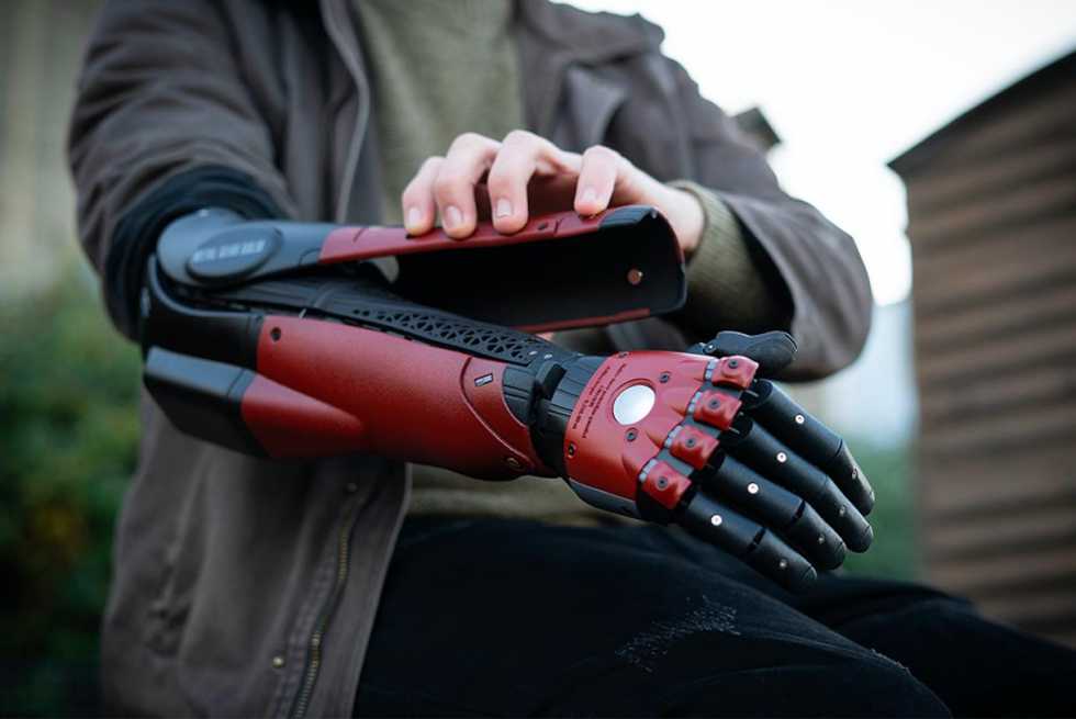 Open Bionics и Konami выпустили бионическую версию протеза Венома Сней
