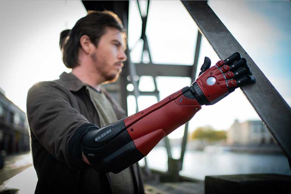 Open Bionics и Konami выпустили бионическую версию протеза Венома Сней