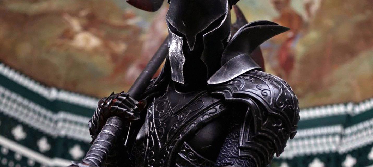 Изображение к Косплеер потратил 9 месяцев на создание брони Черного Рыцаря из Dark Souls