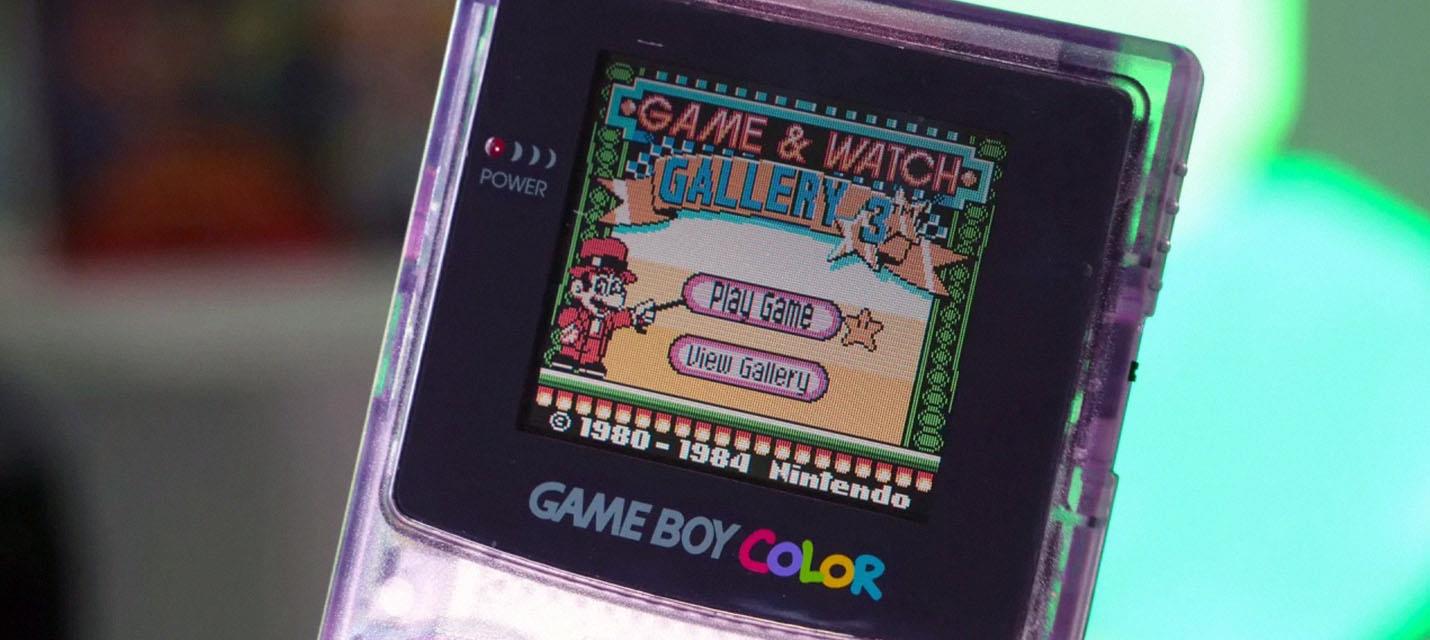 Изображение к Взгляните на столешницу из эпоксидной смолы с заключенными в неё GameBoy Colors