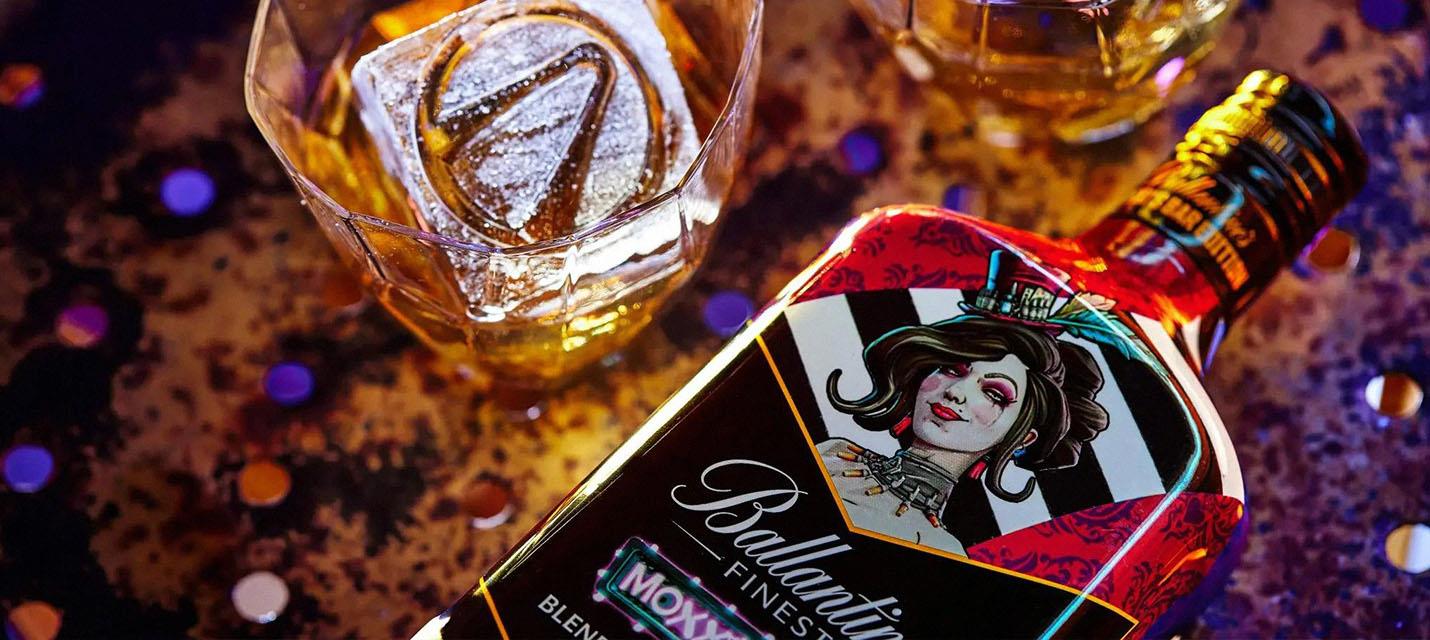 Изображение к Мокси представила линейку виски Ballantine’s Moxxi's Bar Edition