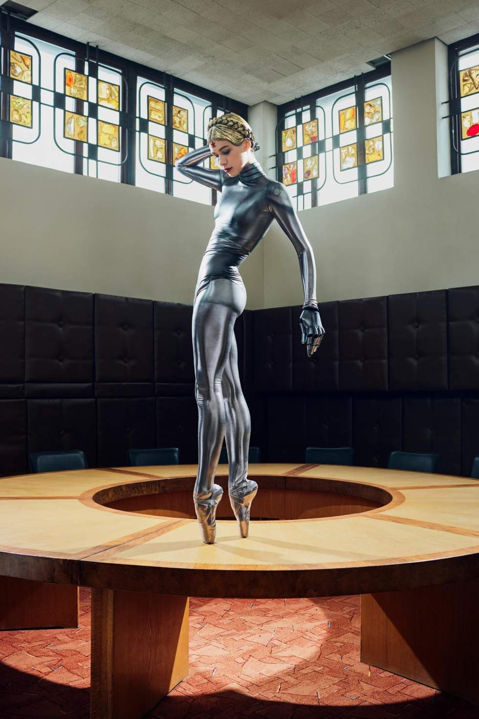 Mundfish - Фото: балерина Анита Пудикова, сыгравшая Близняшек в Atomic Heart, в образе робота-балерины - screenshot 2