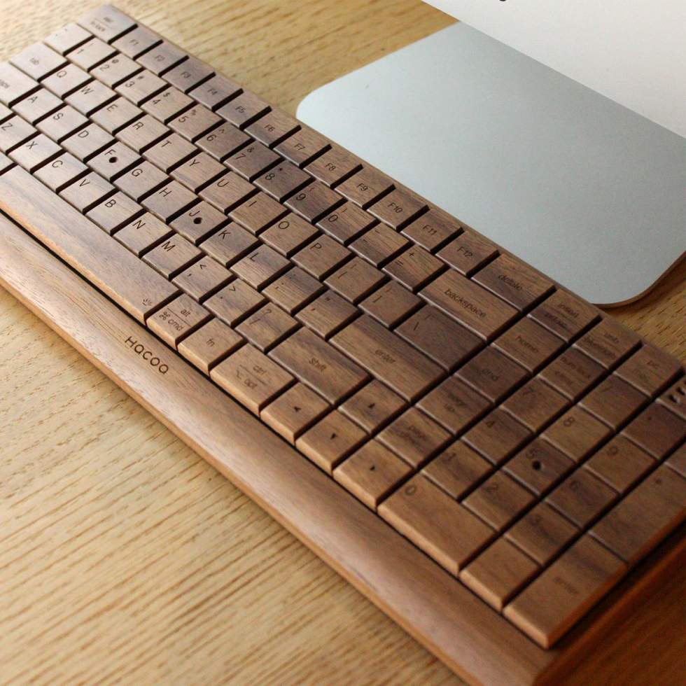 Взгляните на беспроводную клавиатуру из древесинны за $745