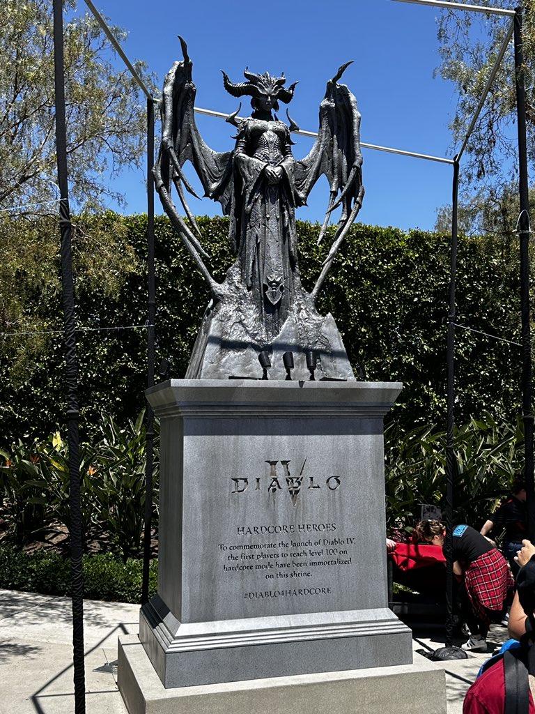 Diablo IV - В кампусе Blizzard установили статую Лилит — на ней будут гравировать ники игроков - screenshot 1