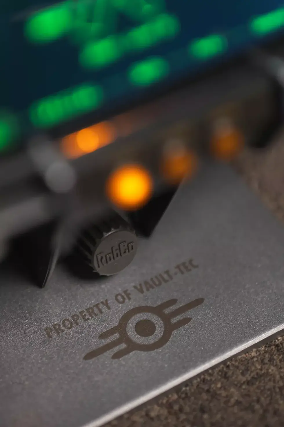 Bethesda выпускает «полностью функциональный» Pip-Boy 3000 за $300