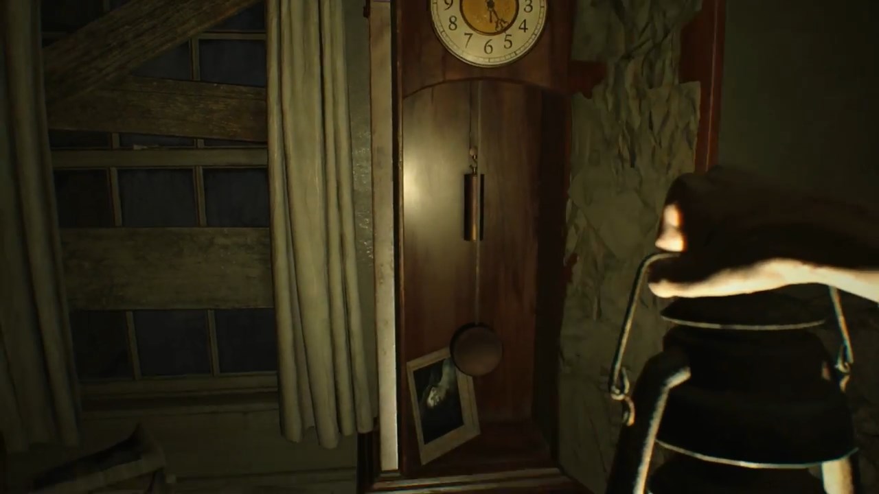 Resident evil 7 часы. Пароль от двери Resident Evil 7 спальня. Головоломка с фонарем Resident Evil 7. DLC спальня код.