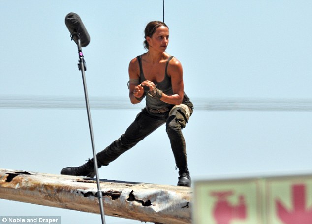 Cinema - Первые фотографии Алисии Викандер в роли Лары Крофт со съемок Tomb Raider - screenshot 4