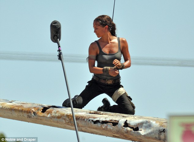 Cinema - Первые фотографии Алисии Викандер в роли Лары Крофт со съемок Tomb Raider - screenshot 1