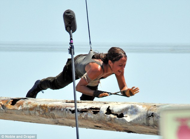 Cinema - Первые фотографии Алисии Викандер в роли Лары Крофт со съемок Tomb Raider - screenshot 3