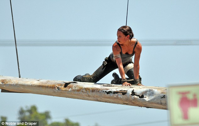 Cinema - Первые фотографии Алисии Викандер в роли Лары Крофт со съемок Tomb Raider - screenshot 2